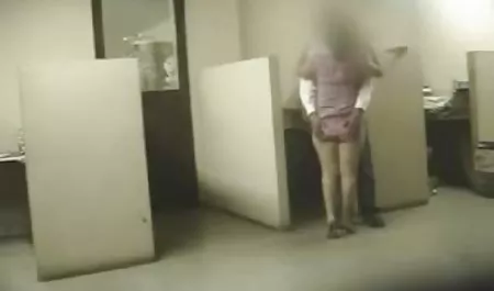 همسرم در ﻿عکس سکسی زن حمام در حال ادرار است