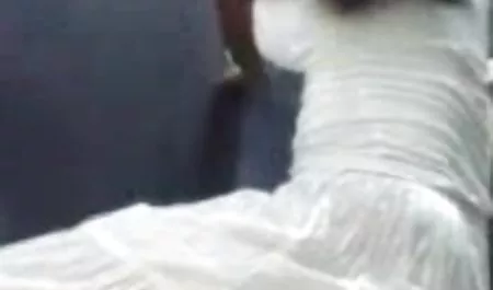 بلوند بازوهای باریک او را تصاویر سکسی زنان سن بالا گره زد